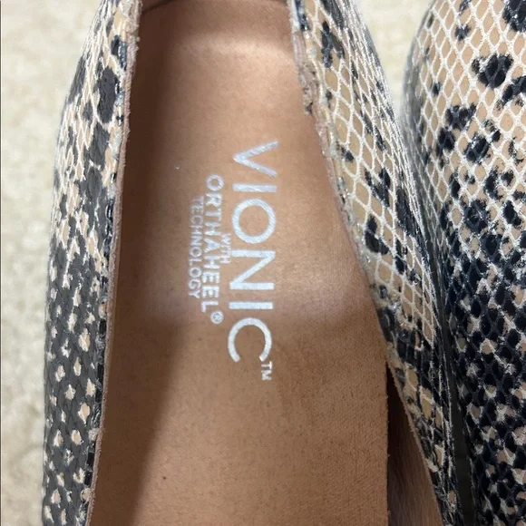 Vionic Snakeskin Patterned wedges in Black and Cream - Picture 2 of 5